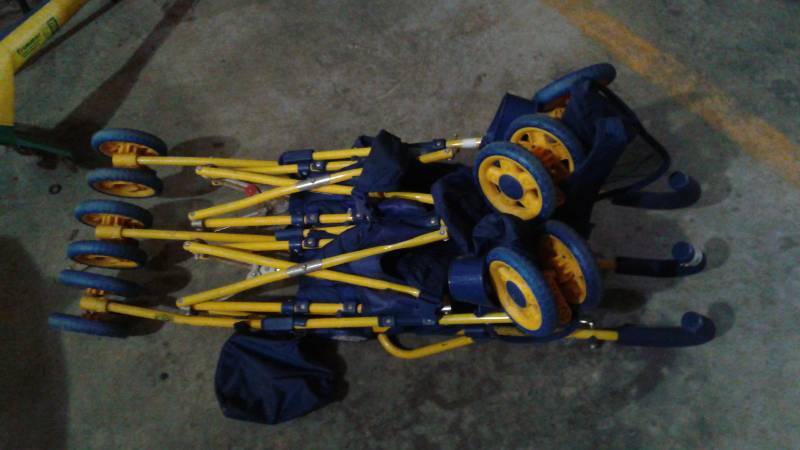 lot 17 image: Jeep Dual Folding Kids Stroller, Used, Shows Wear