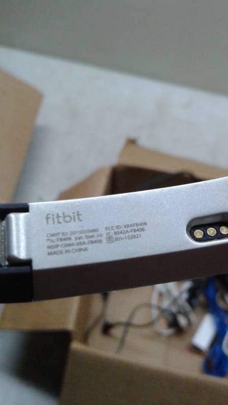lot 87 image: Lot Of Apple Charger Cords, Fitbit, Untested No Charger, Other Cords