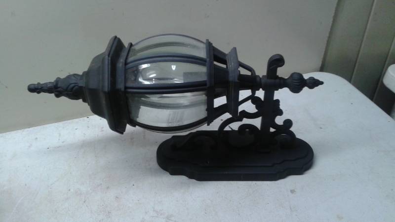 lot 90 image: Lot Of Exterior Home Light Lamps, Untested