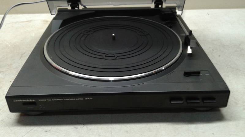 lot 104 image: Audio Technica Turntable, Not Working Right, For Parts