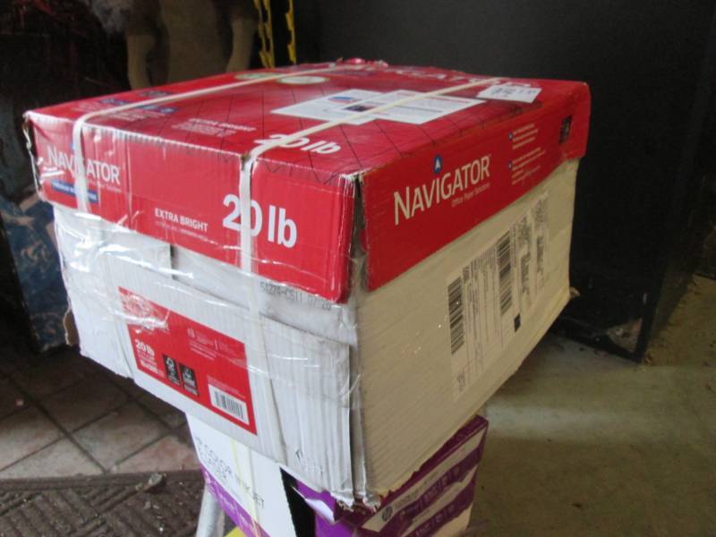 lot 46 image: Case of 5000 Sheets 10 Reams 8.5 x...