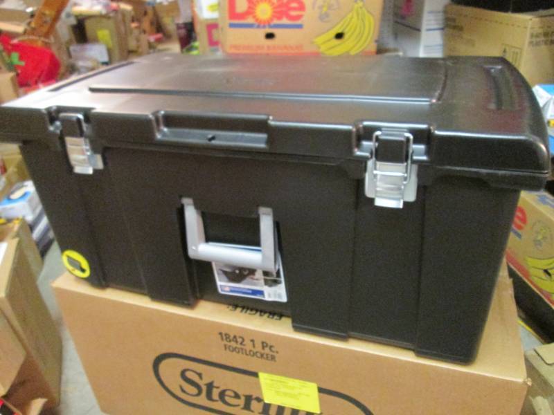 lot 51 image: Sterilite 92 quart Footlocker Stora...