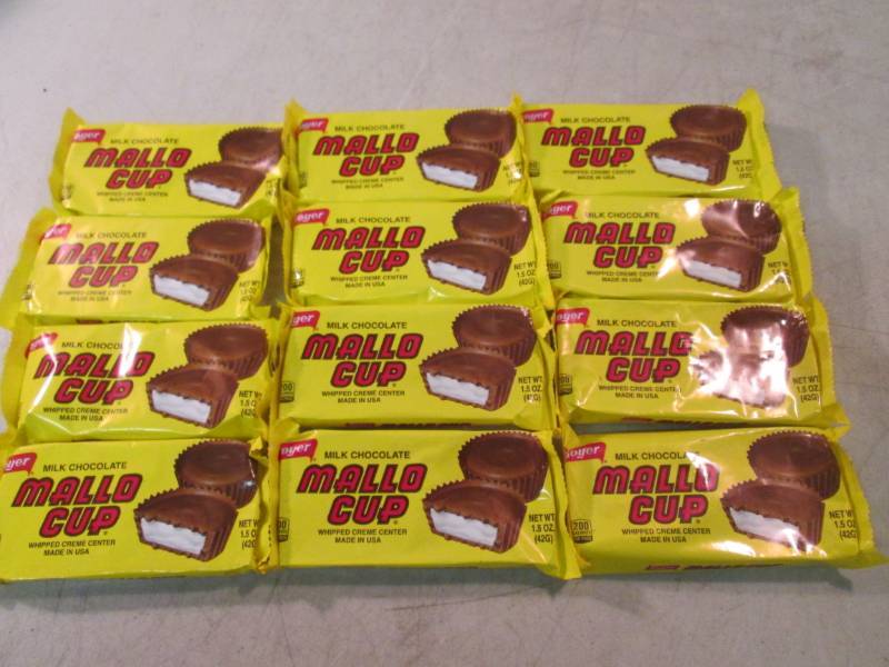 lot 86 image: 12 Boyer Milk Chocolate Mallo Cups ...