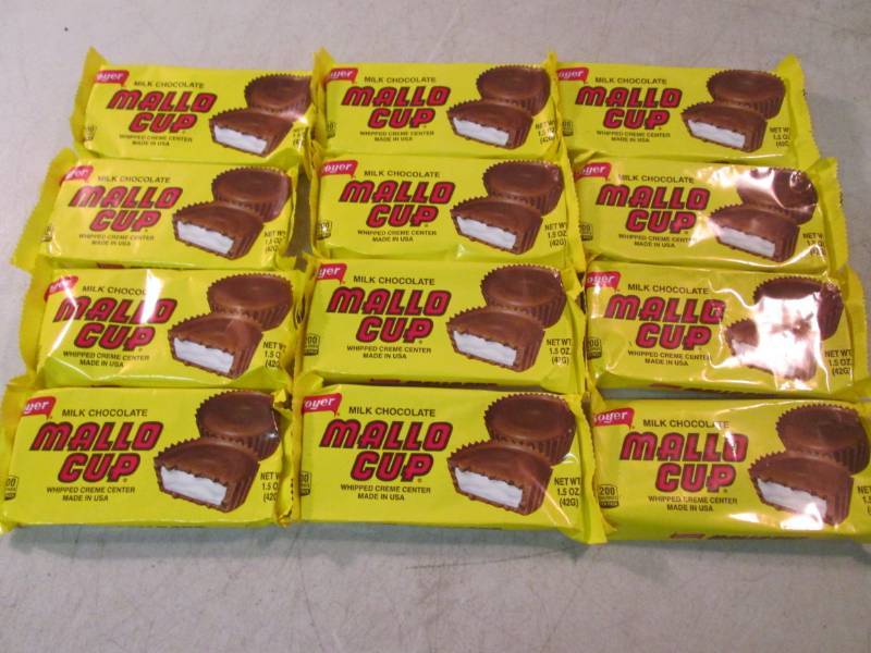 lot 87 image: 12 Boyer Milk Chocolate Mallo Cups ...