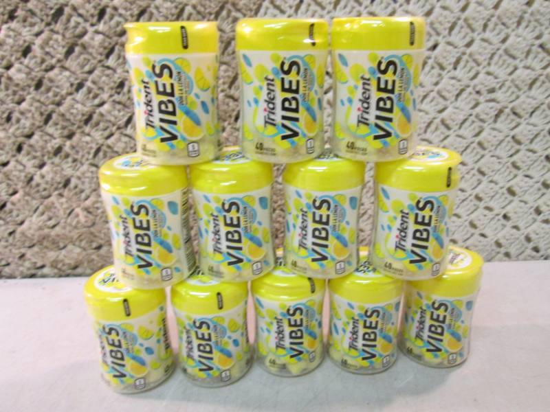 lot 96 image: 12 Trident Vibes Lemon Gum Best by ...