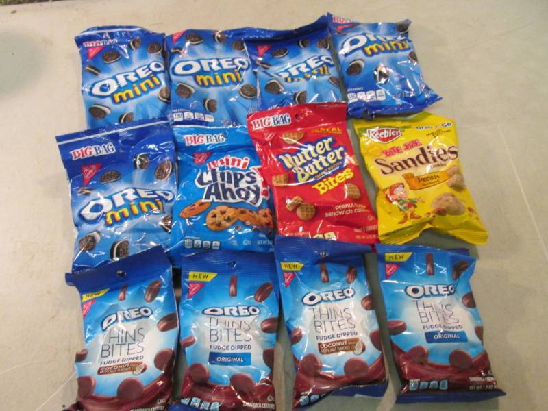 lot 100 image: 12 Bags of Assorted Mini Cookies Be...