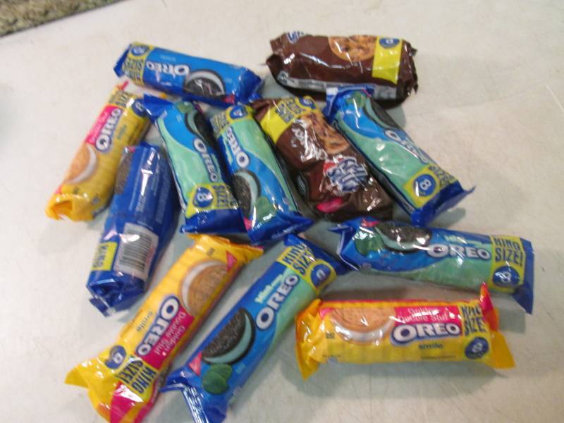 lot 102 image: 12 Packs of Assorted Cookies Best b...