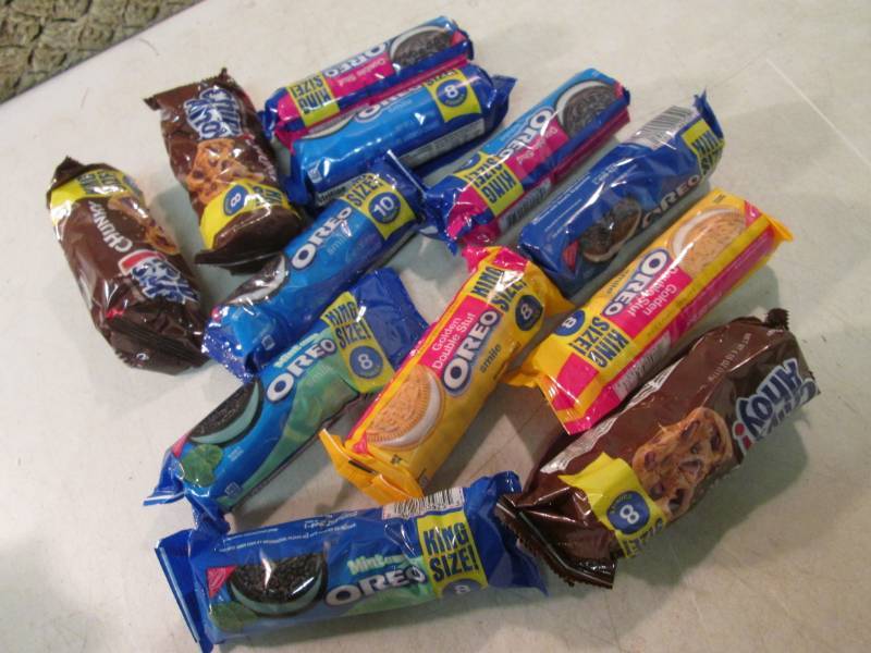 lot 104 image: 12 Packs of Assorted Cookies Best b...