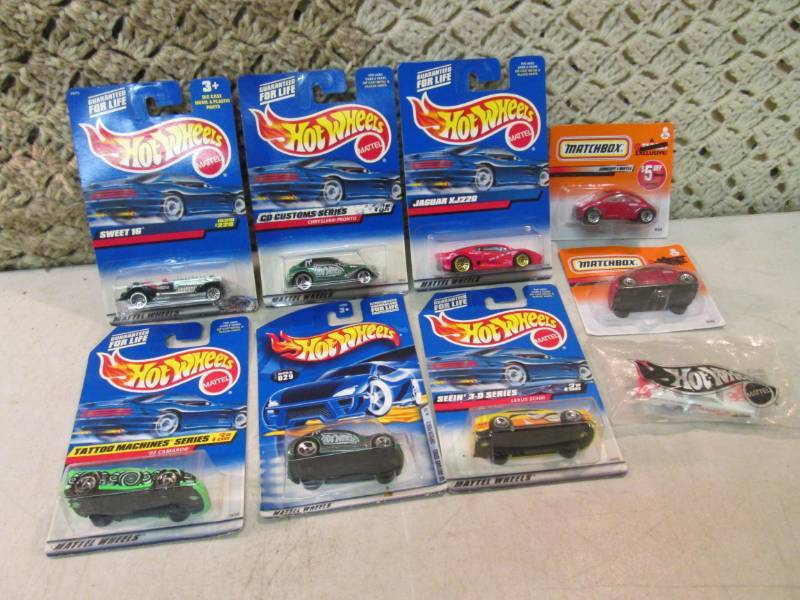 lot 113 image: Lot of Hot Wheels and Matchbox Cars...