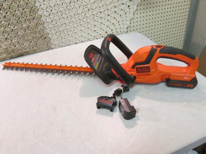 lot 185 image: Black & Decker Lithium 20V Max Cord...