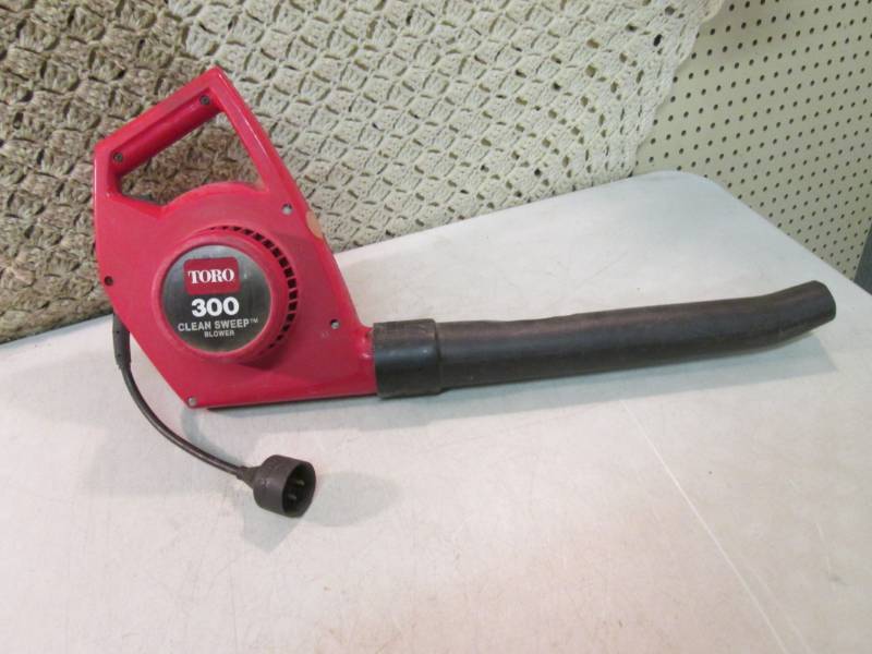 lot 186 image: Toro 300 Clean Sweep Electric Blowe...