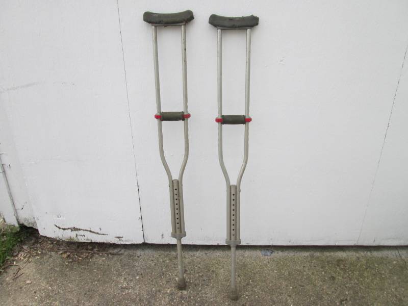 lot 195 image: Aluminum Adjustable Crutches  RED...