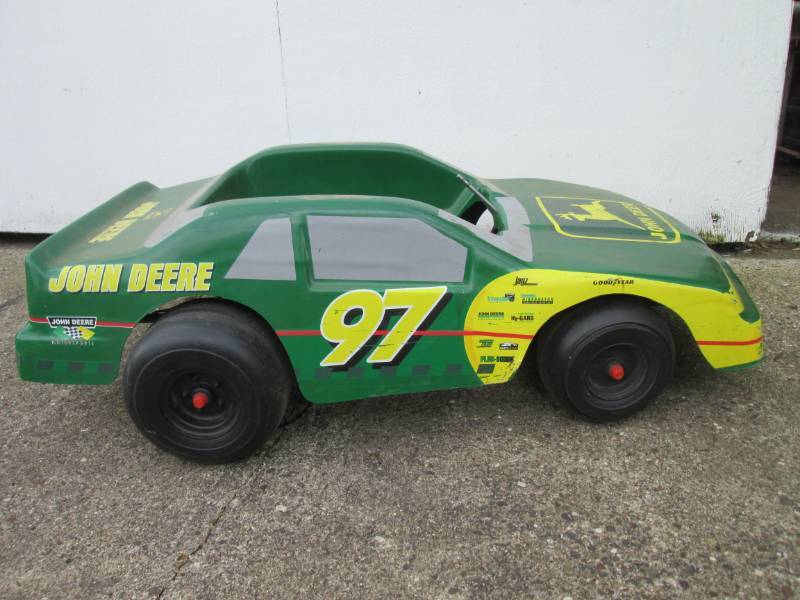 lot 200 image: John Deere Toy Ride Car As-Is  RED...