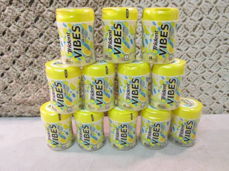 lot 202 image: 12 Trident Vibes Lemon Gum Best by ...