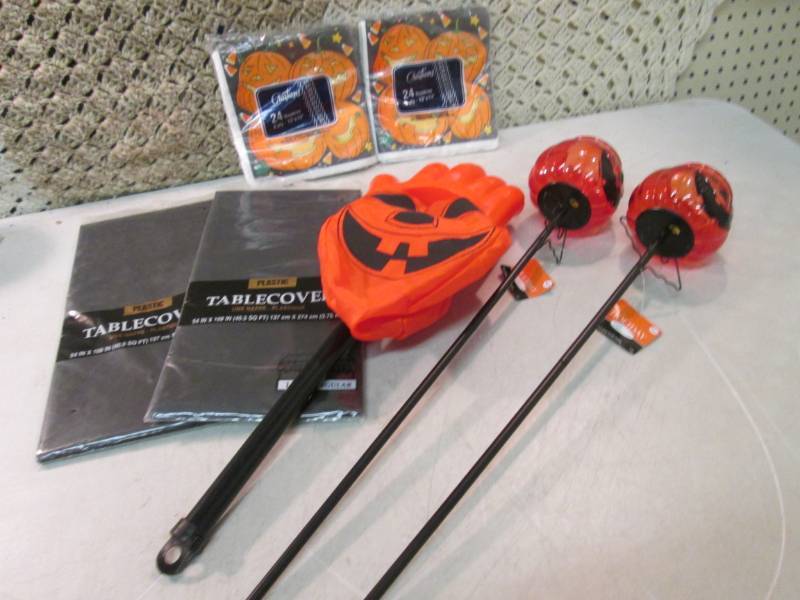 lot 229 image: Lot of Misc Halloween Decor Etc  EW...