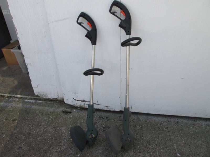 lot 253 image: 2 Black & Decker Electric Weed Whip...