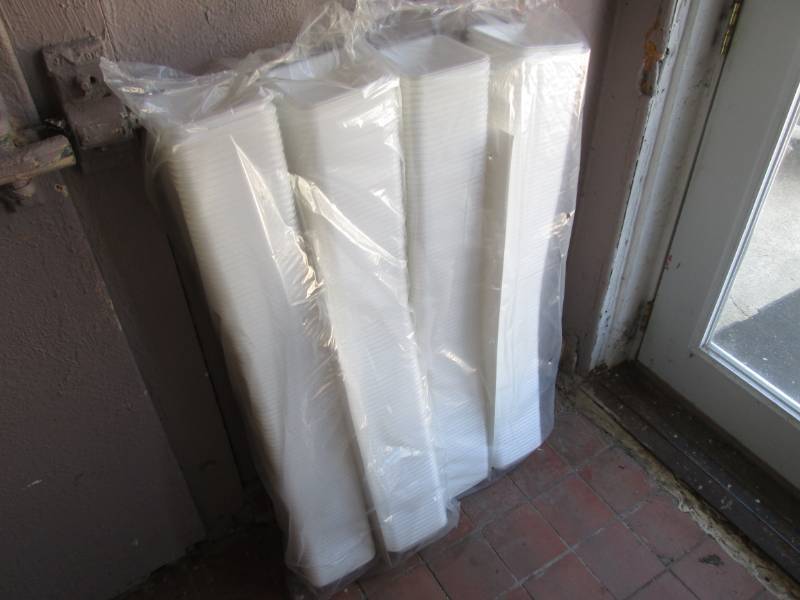 lot 264 image: 360 Foam Food Trays 6 x 6 x 1 34...