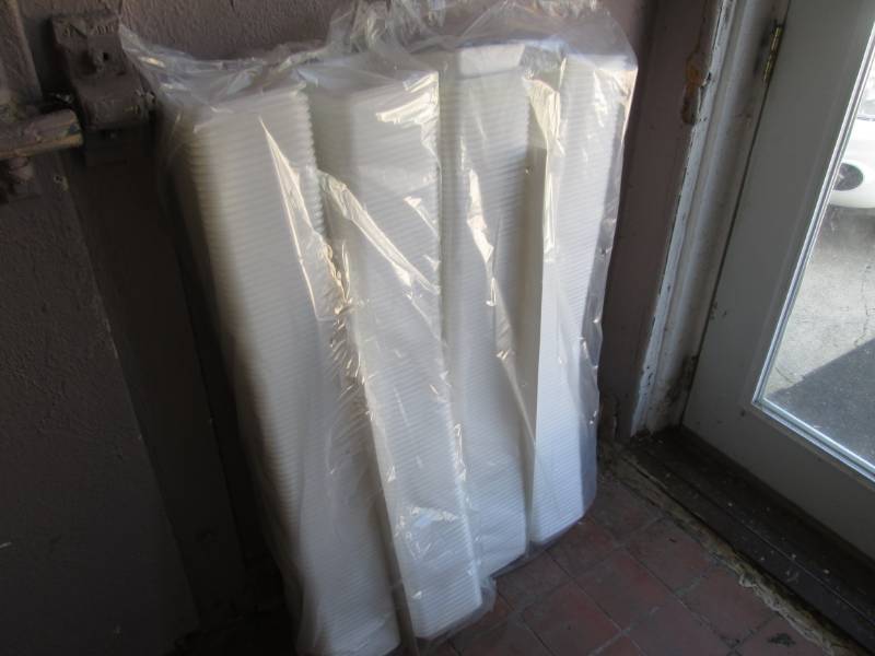 lot 266 image: 360 Foam Food Trays 6 x 6 x 1 34...