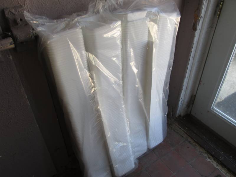 lot 268 image: 360 Foam Food Trays 6 x 6 x 1 34...