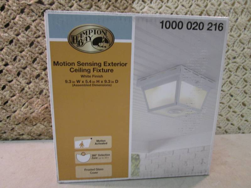 lot 29 image: Hampton Bay 360 degree Square 4-Lig...