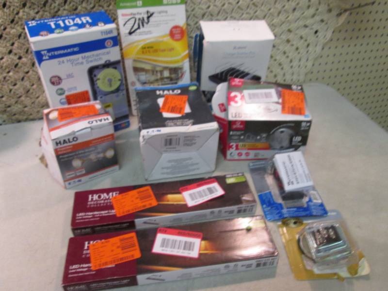 lot 48 image: Lot of Misc Lighting Etc.  RM1...