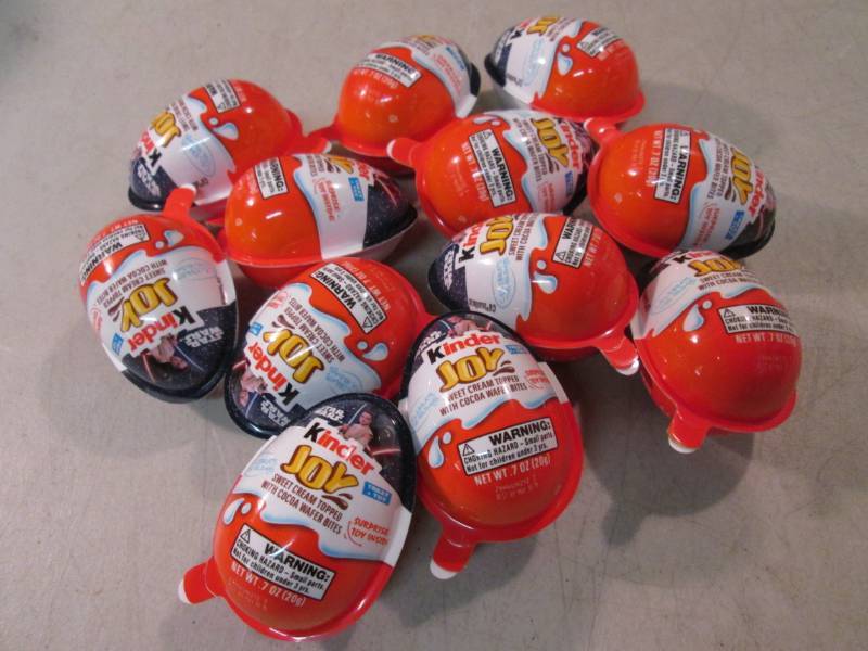 lot 63 image: 12 Star Wars Kinder Joy Treat & Toy...