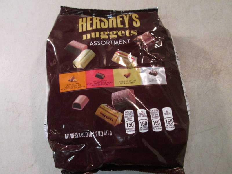 lot 78 image: 2 Pound Bag of Hersheys Nuggets As...