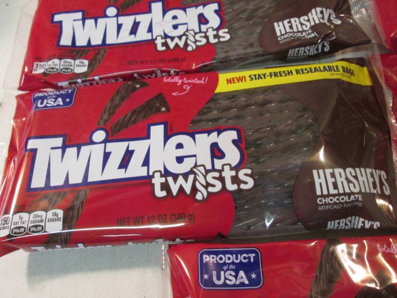 lot 90 image: 5 Packs of Hersheys Chocolate Twizz...