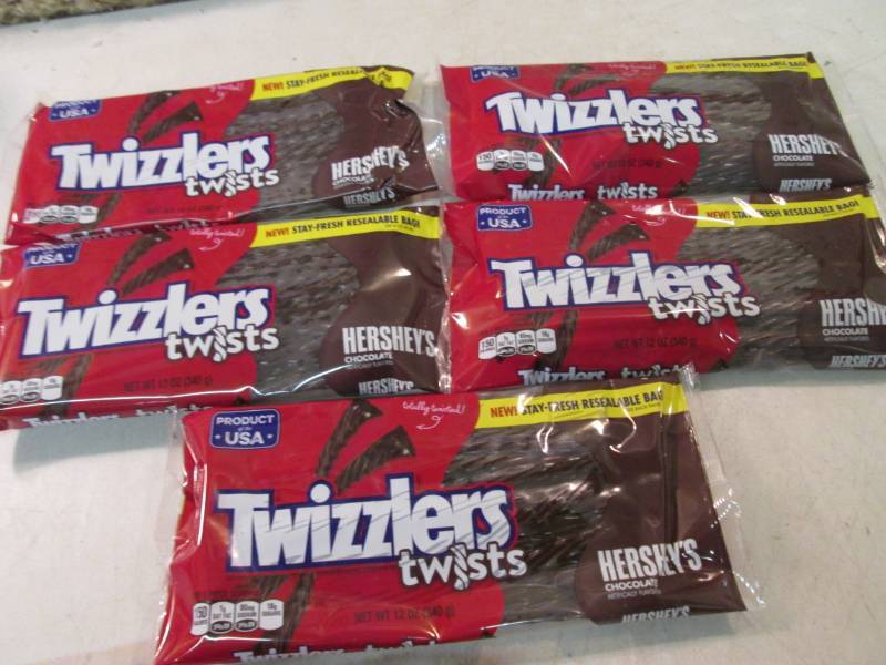 lot 91 image: 5 Packs of Hersheys Chocolate Twizz...