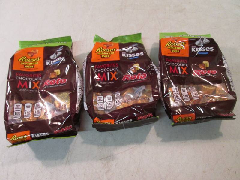lot 117 image: 3 Mixed Bags of Reeses Mini Cups, H...