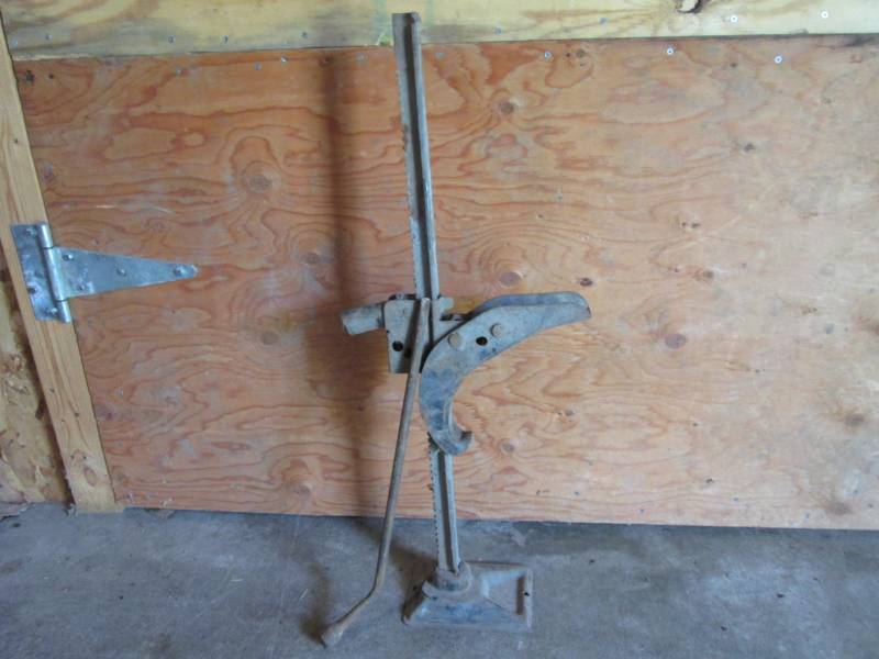 lot 159 image: Vintage Bumper Jack  UC-1...