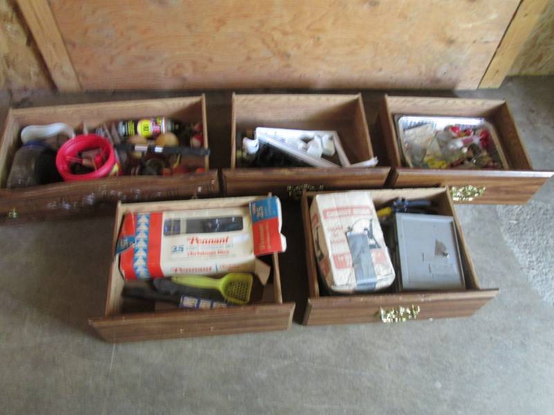 lot 160 image: 5 Drawers Full of Misc. Fishing Tac...