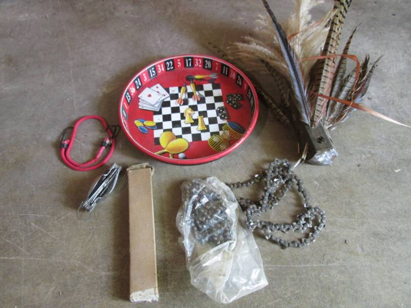 lot 180 image: Vintage Tin Tray and Multi BladeTo...
