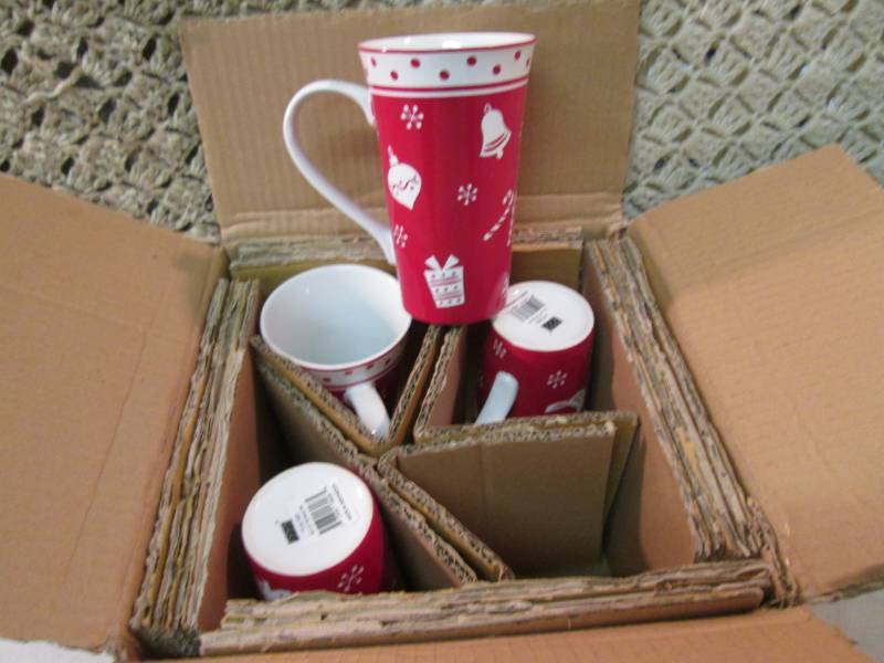 lot 197 image: Set of 4 Tivoli Red Latte Mugs by 2...