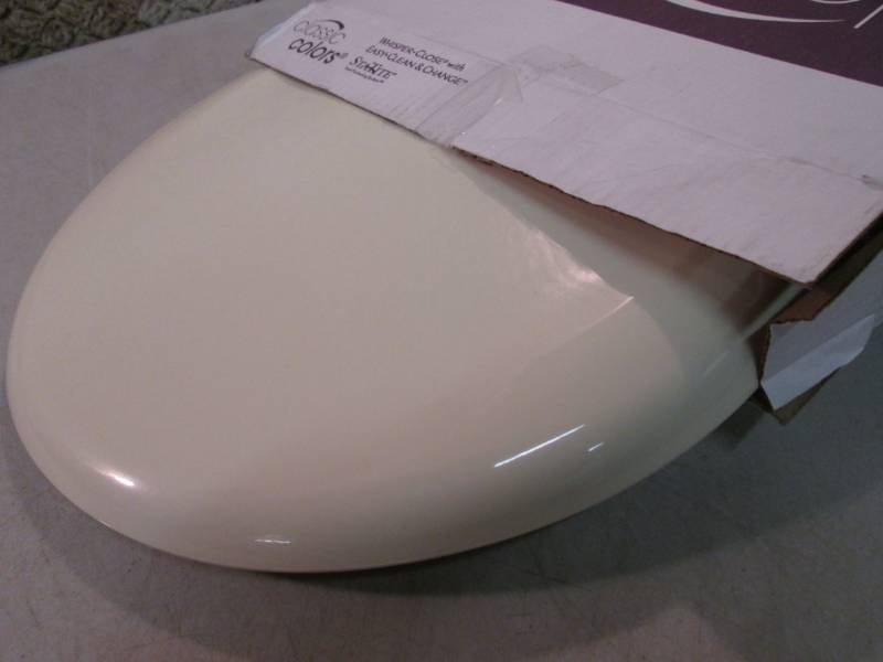 lot 214 image: Round Whisper Close Toilet Seat in ...
