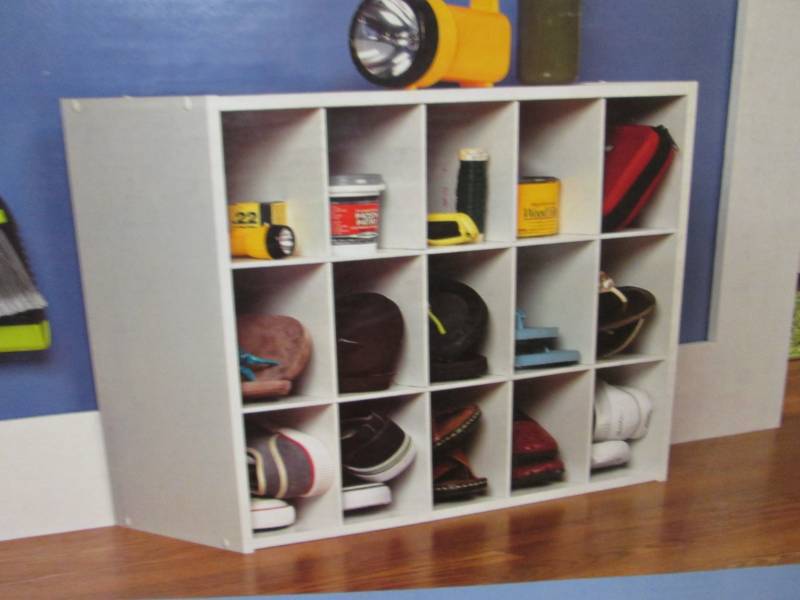 lot 220 image: Closet Maid White Laminated 15-Cube...