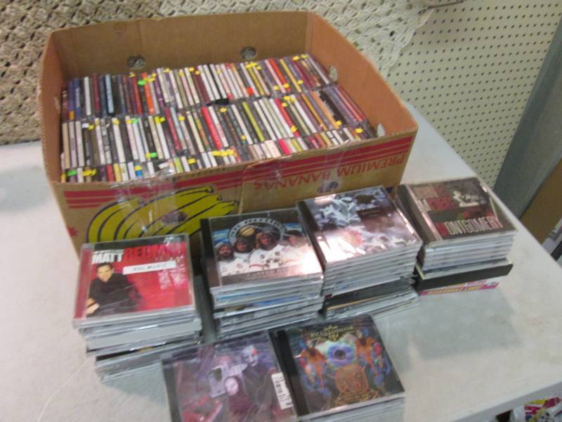 lot 252 image: Large Lot of CDs  CLR...