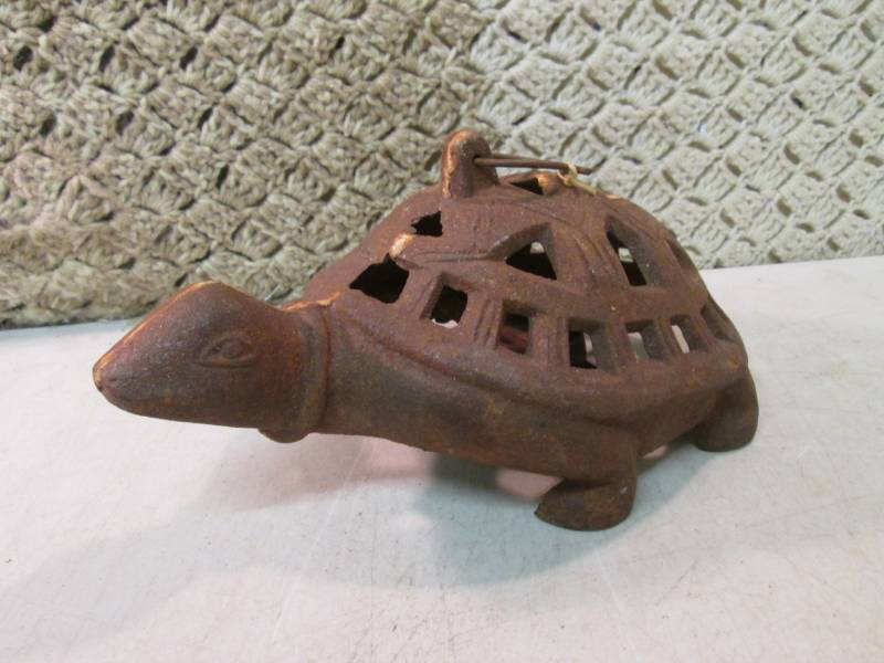 lot 262 image: Vintage Cast Iron Turtle Candle Hol...