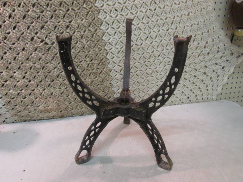 lot 263 image: Vintage Cast Iron Stand 15 Tall  E...