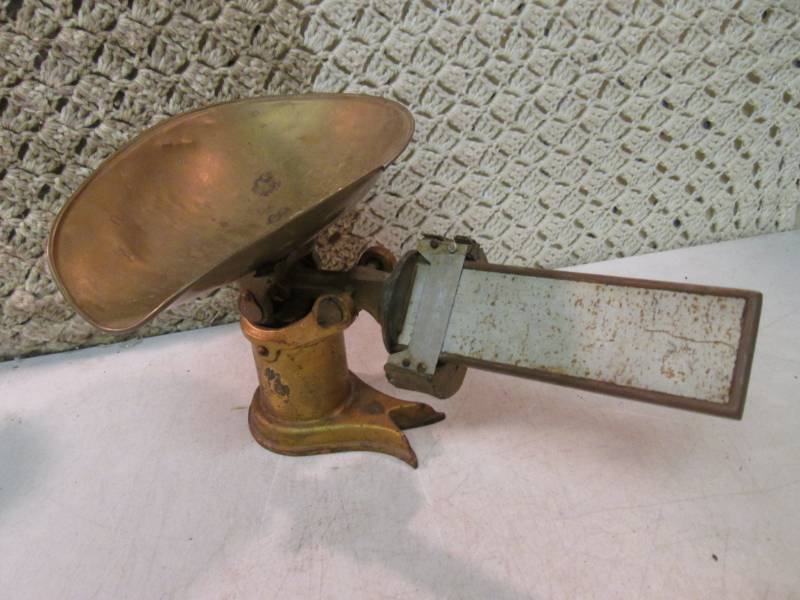 lot 270 image: Vintage Brass Scale  C-3...