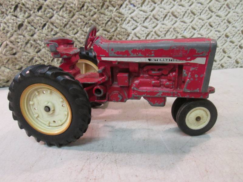 lot 272 image: Vintage 1960s Toy Tractor Made in ...