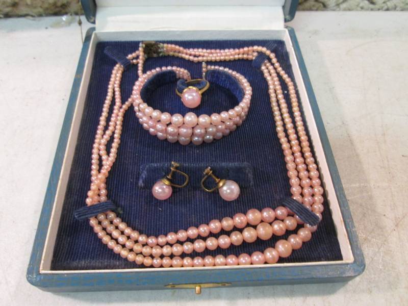 lot 282 image: Vintage Pink Pearl Jewelry Set in B...
