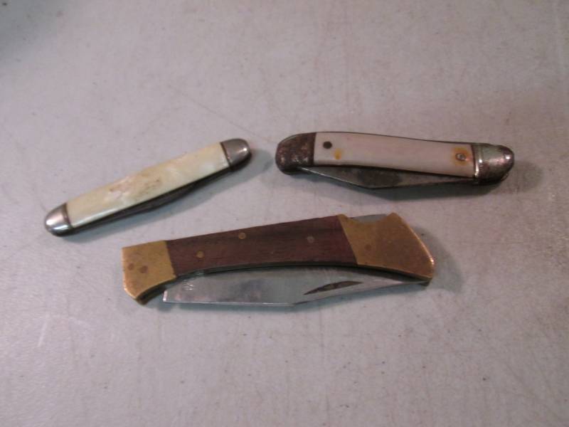 lot 287 image: Lot of 3 Vintage Pocket Knives  E-1...