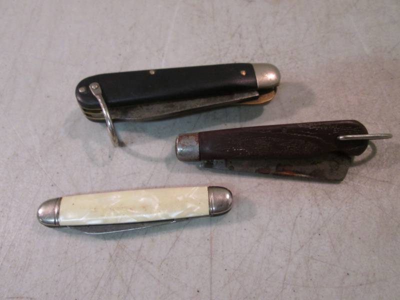 lot 295 image: Lot of 3 Vintage Pocket Knives  E-1...