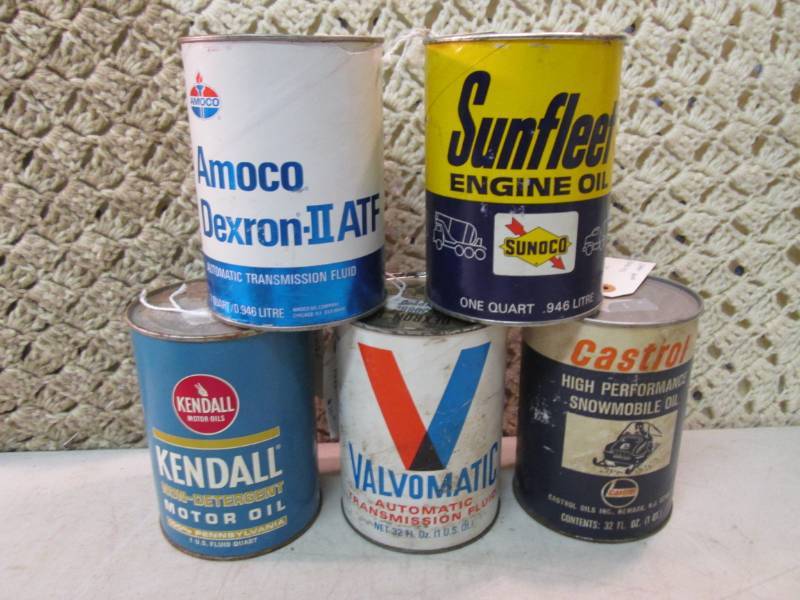 lot 300 image: Lot of 5 Vintage Assorted Oil Cans ...