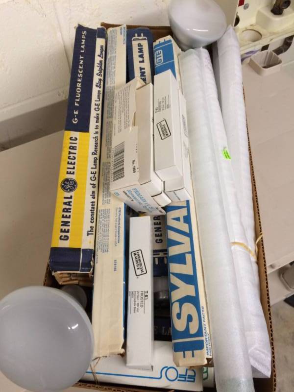lot 33 image: Lot of Light Bulbs and Fluorescent Light Strips Tube Lamps