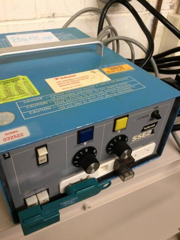 lot 43 image: WOW Valleylab SSE2L Solid-State Electrosurgery Electrosurgical Generator Unit - Excellent Working Condition