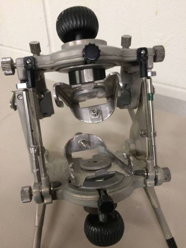 lot 29 image: Dental Articulator - Excellent Working Condition
