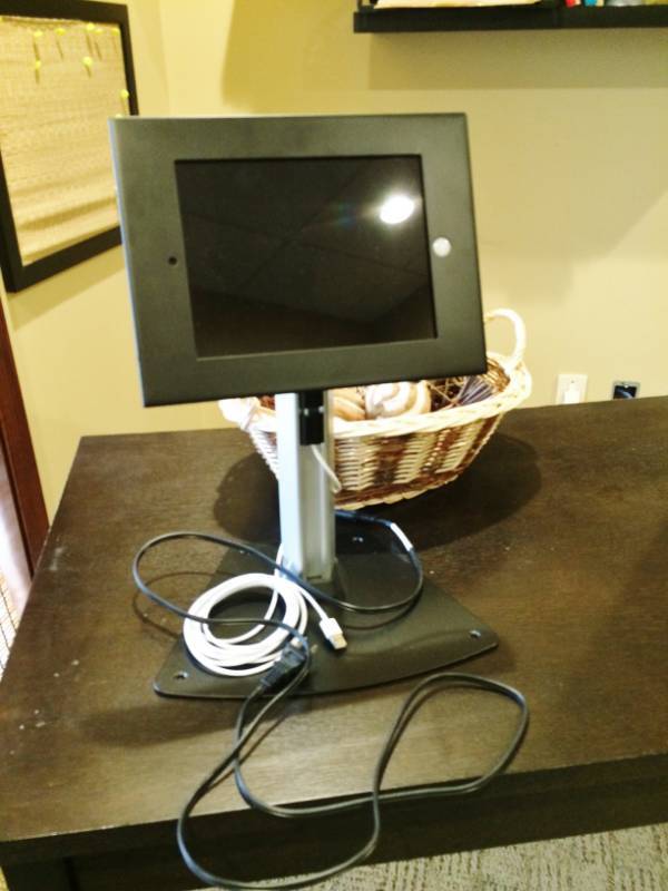 lot 24 image: electronics