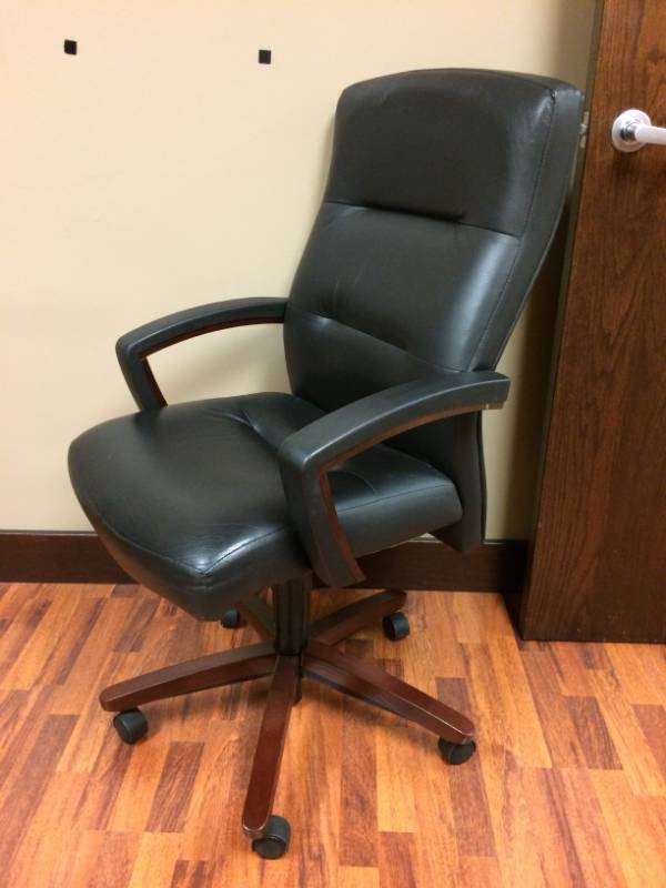 lot 48 image: MSRP $1000 High Quality HON&nbspPark Avenue High-Back Chair - Please View Link For Full Information About This Executive Chair